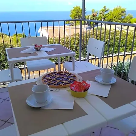 Il Faro לינה וארוחת בוקר 3*